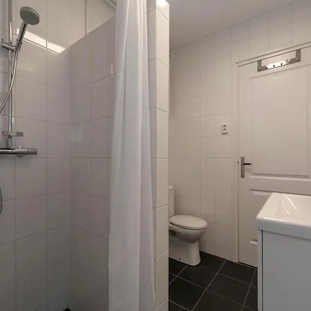 Stuijvezandeweg 7z For 2 Guests Near Centre